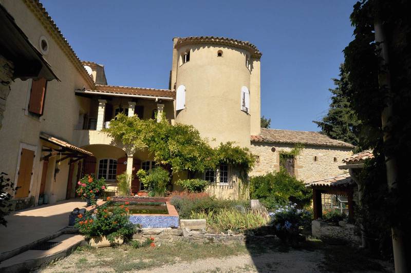 Mas restauré à vendre Proche d'Uchaux Vente ferme au milieu de ses 6has Mas restauré à vendre Proche d'Uchaux Vente ferme au milieu de ses 6has